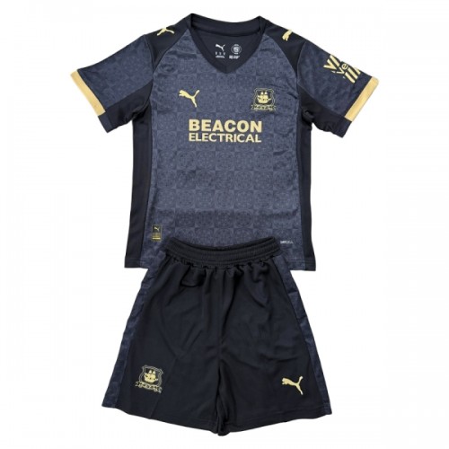 Fotballtrøye Plymouth Argyle Bortedrakt 2025-26 Kortermet - Barn(+ Shorts) Fotballtrøye Plymouth Argyle Bortedrakt 2025-26 Kortermet - Barn(+ Shorts)